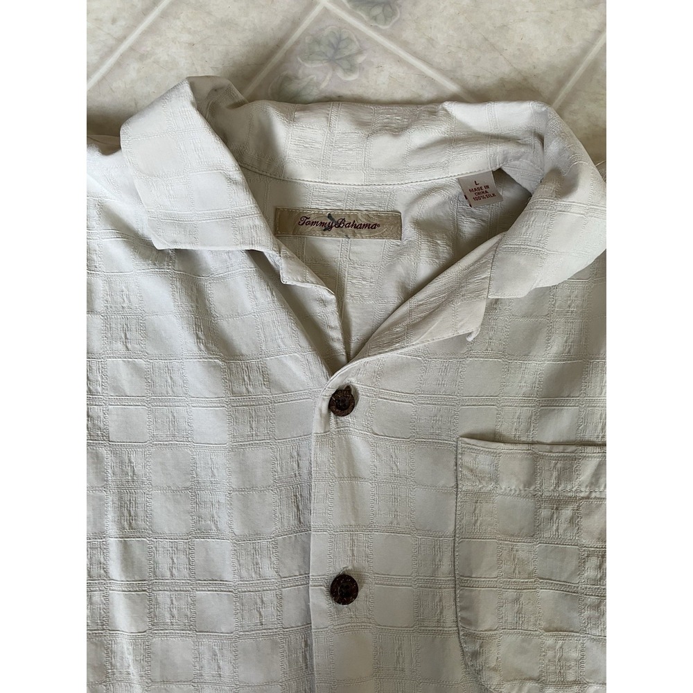 Tommy Bahama Mens Size Large Hawaiian 100% Silk Cream Check Camp Shirt